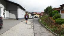 Blick auf die Wanderstrecke durch die Siedlung  Greiner Stra�e