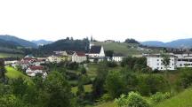 Fernblick zur Kath. Pfarrkirche Mari� Himmelfahrt in K�nigswiesen