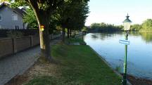  Blick auf die Wanderstrecke auf der Teichpromenade 