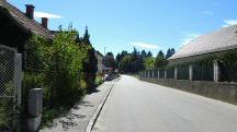 Blick auf die Wanderstrecke entlang der Karl Fischer Stra�e (L2200)