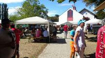  Wanderer und G�ste im Zielraum 