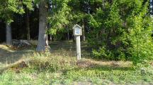  Blick zu einen alten Marterl am Stra�enrand 