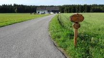 Blick auf die Wanderstrecke zum Geh�ft (Purrath Nr.22) mit der K+L