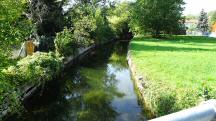 Blick von der Br�cke auf den "Rechten Traisenm�hlbach" flussaufw�rts