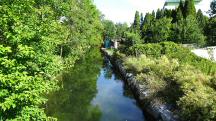 Blick von der Br�cke auf den "Rechten Traisenm�hlbach" flussabw�rts