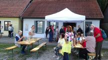  Wanderer bei der 1. Labestelle 