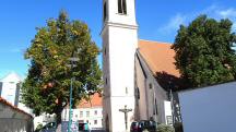 Blick auf die Wanderstrecke bei der Pfarrkirche Traismauer